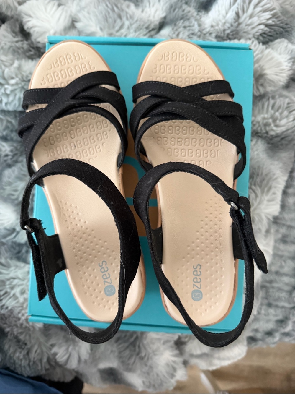 Bzees Women’s Black Strappy Wedge Comfort Sandals Size 8.5W $40